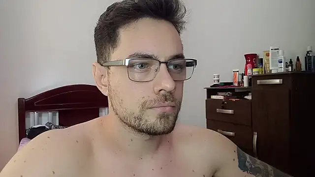 Snapshot of Dyllan__ chatting on June 2026 03:01:02 PM Dyllan online show from June 2026 03:01:02 PM