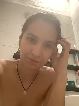 Snapshot of Bella_still chatting on March 2025 09:48:01 PM Bella still online show from March 2025 09:48:01 PM