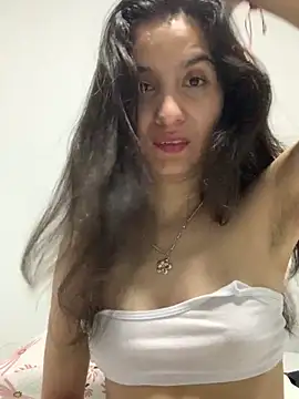 Snapshot of Bella_still chatting on October 2025 01:23:01 PM Bella still online show from October 2025 01:23:01 PM