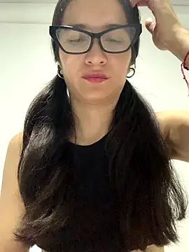 Snapshot of Bella_still chatting on November 2025 12:38:02 PM Bella still online show from November 2025 12:38:02 PM