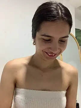 Snapshot of Bella_still chatting on December 2025 01:16:02 PM Bella still online show from December 2025 01:16:02 PM