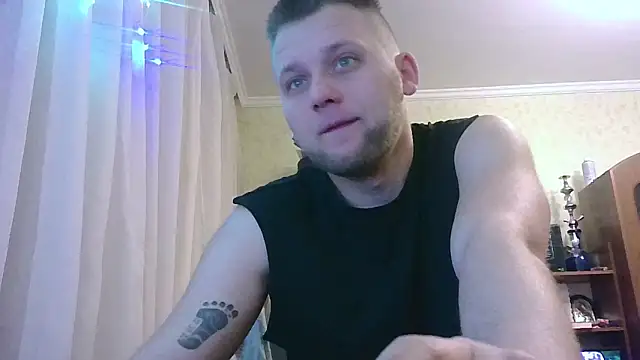 Snapshot of HunterOnBoobs chatting on February 2025 03:28:02 PM HunterOnBoobs online show from February 2025 03:28:02 PM