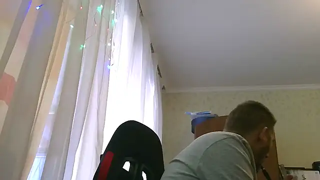 Snapshot of HunterOnBoobs chatting on February 2025 12:59:01 PM HunterOnBoobs online show from February 2025 12:59:01 PM