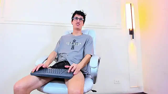 Snapshot of Cum_hunters chatting on May 2026 03:12:01 AM Cum hunters online show from May 2026 03:12:01 AM