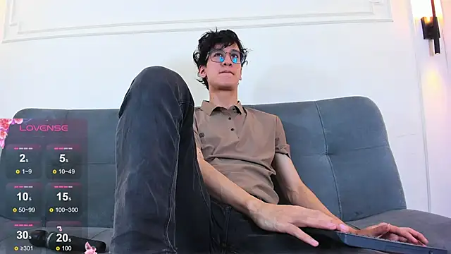 Snapshot of Cum_hunters chatting on May 2026 03:26:01 AM Cum hunters online show from May 2026 03:26:01 AM