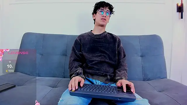 Snapshot of Cum_hunters chatting on June 2026 03:11:01 AM Cum hunters online show from June 2026 03:11:01 AM