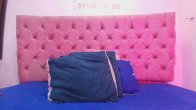 Auroraa miller online show from September 2025 11:54:02 AM