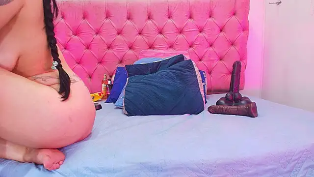 Auroraa miller online show from September 2025 11:53:02 AM