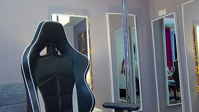 Snapshot of Eva_Lovvia_ chatting on February 2025 10:48:02 PM Eva Lovvia  online show from February 2025 10:48:02 PM