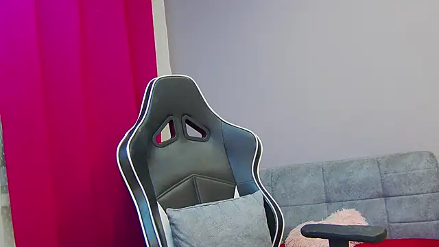 Snapshot of Eva_Lovvia_ chatting on February 2025 04:37:02 PM Eva Lovvia  online show from February 2025 04:37:02 PM