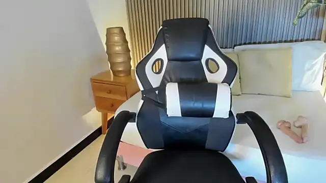 adarna13  online show from November 2025 07:46:01 PM