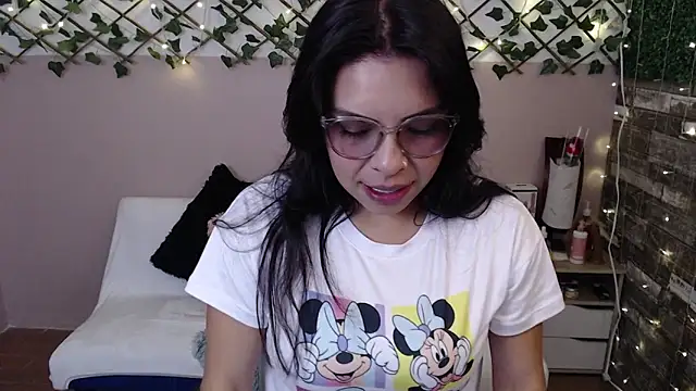 Snapshot of cute_bunny95 chatting on March 2025 01:12:01 PM cute bunny95 online show from March 2025 01:12:01 PM