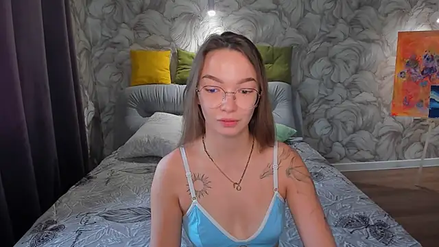 Snapshot of SusannJohnson chatting on June 2026 12:14:01 AM SusannJohnson online show from June 2026 12:14:01 AM