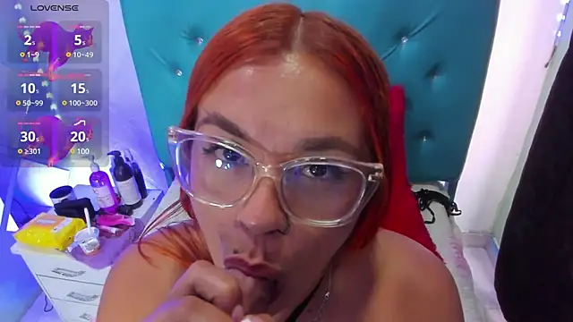 Snapshot of Sophie_new25 chatting on March 2025 06:01:02 PM Sophie new25 online show from March 2025 06:01:02 PM