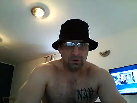 Snapshot of bobbuilder77pl chatting on May 2026 04:12:01 PM bobbuilder77pl online show from May 2026 04:12:01 PM