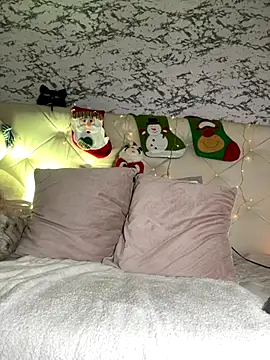 Lili  taylor online show from December 2025 02:19:01 AM