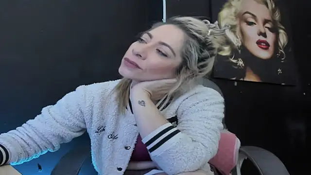 viktoria davis  online show from February 2026 11:55:01 PM