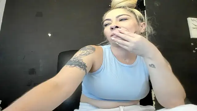 Snapshot of viktoria_davis_ chatting on July 2026 12:04:02 AM viktoria davis online show from July 2026 12:04:02 AM