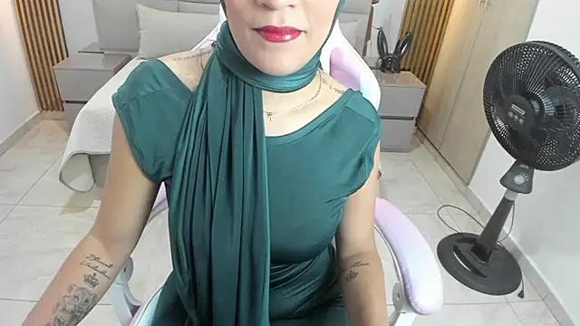 Snapshot of Zulema_hamdi chatting on January 2025 12:10:01 PM Zulema hamdi online show from January 2025 12:10:01 PM