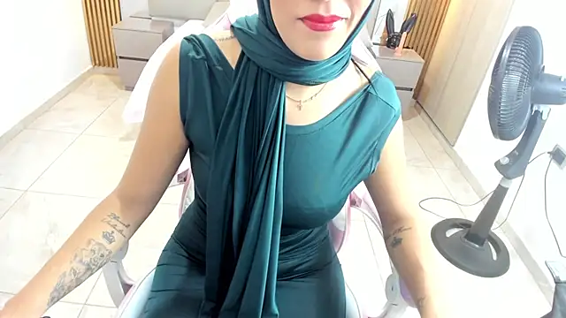 Snapshot of Zulema_hamdi chatting on January 2025 12:11:02 PM Zulema hamdi online show from January 2025 12:11:02 PM