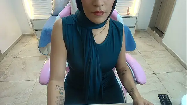 Snapshot of Zulema_hamdi chatting on February 2025 10:44:02 PM Zulema hamdi online show from February 2025 10:44:02 PM