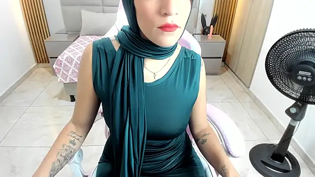 Snapshot of Zulema_hamdi chatting on February 2025 12:02:02 PM Zulema hamdi online show from February 2025 12:02:02 PM