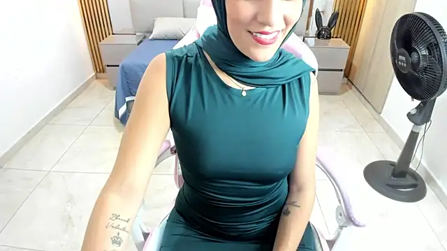 Snapshot of Zulema_hamdi chatting on February 2025 03:47:02 PM Zulema hamdi online show from February 2025 03:47:02 PM