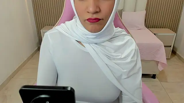 Snapshot of Zulema_hamdi chatting on March 2025 02:17:02 AM Zulema hamdi online show from March 2025 02:17:02 AM