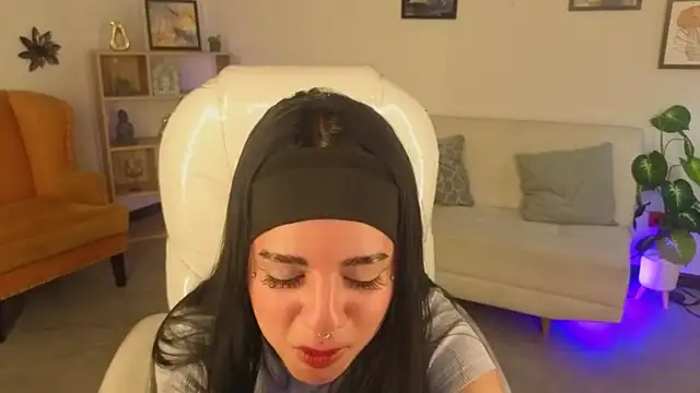 Nicole Foxx  online show from November 2025 07:57:01 PM