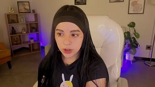 Nicole Foxx  online show from November 2025 07:57:01 PM