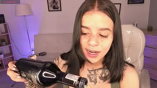 Nicole Foxx  online show from April 2026 05:32:02 PM