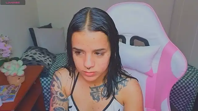 Nicole Foxx  online show from June 2026 06:50:01 PM