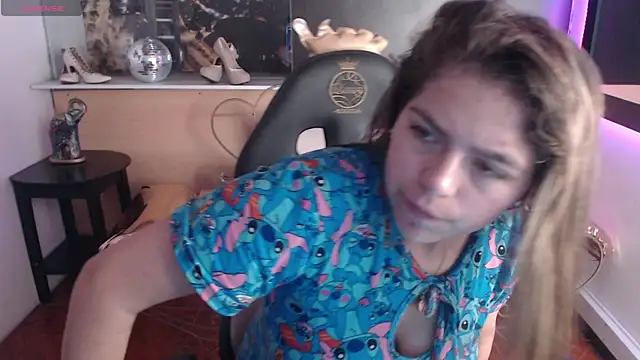 Kitten Cam online show from October 2025 02:15:01 AM