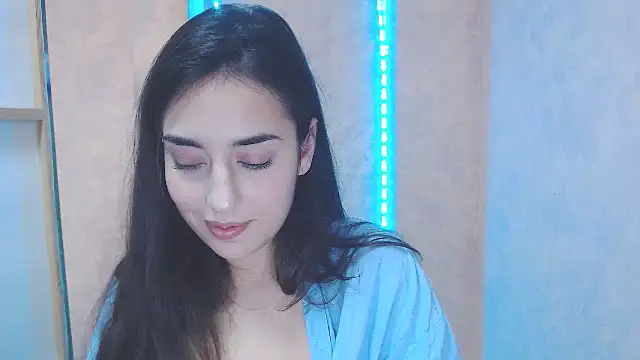 Lovelllyy online show from March 2025 11:05:01 AM