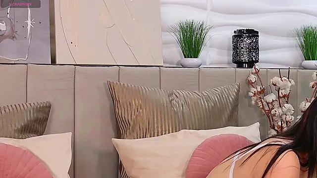 Elly Ross online show from February 2025 05:15:02 AM