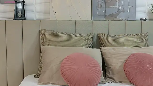 Elly Ross online show from November 2025 05:07:01 AM