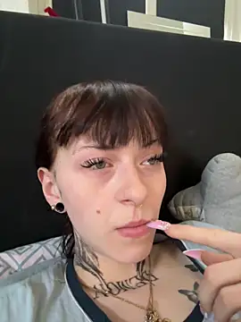 Ciara2004 online show from December 2025 09:36:02 AM