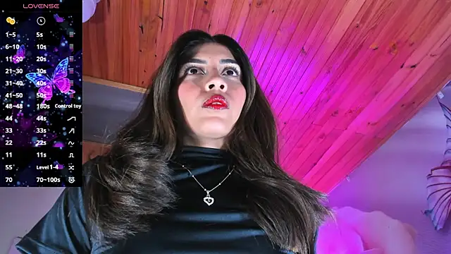 emili clark online show from November 2025 04:15:01 AM