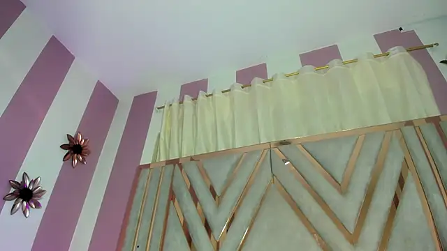 emili clark online show from November 2025 04:32:02 PM