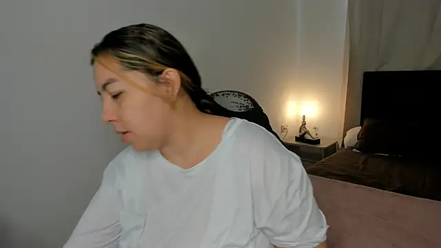 brithany olson25 online show from April 2026 01:59:01 PM