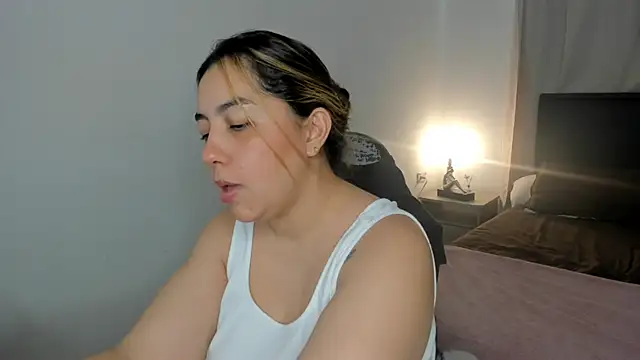 brithany olson25 online show from April 2026 06:37:01 PM