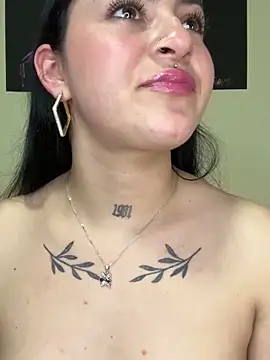 Emmie Hot online show from March 2025 03:34:01 PM