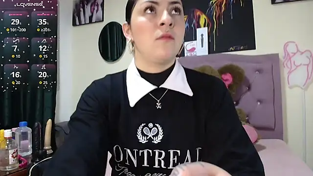 Emmie Hot online show from October 2025 12:01:02 PM