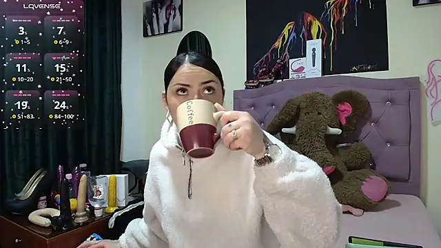 Emmie Hot online show from November 2025 12:16:02 PM