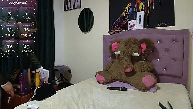 Emmie Hot online show from November 2025 12:05:01 PM