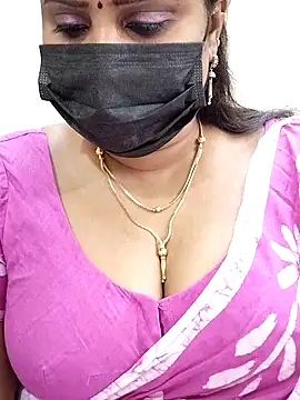 Queenflowerr online show from February 2025 08:47:01 PM