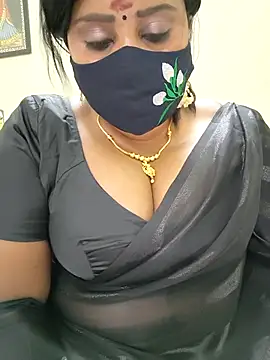 Queenflowerr online show from November 2025 04:52:01 PM