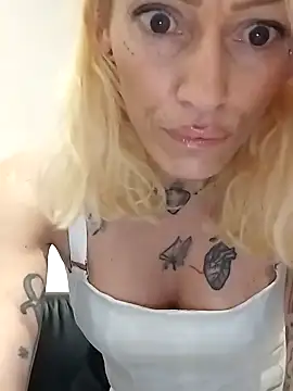 Snapshot of Malessia12 chatting on January 2025 06:25:01 PM Malessia12 online show from January 2025 06:25:01 PM