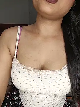 Snapshot of Love-N chatting on May 2026 06:42:02 PM Love-N online show from May 2026 06:42:02 PM
