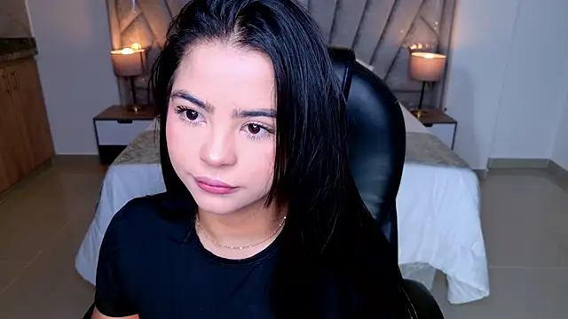 Snapshot of Layla_Breezee chatting on June 2026 11:05:01 AM Layla Breezee online show from June 2026 11:05:01 AM
